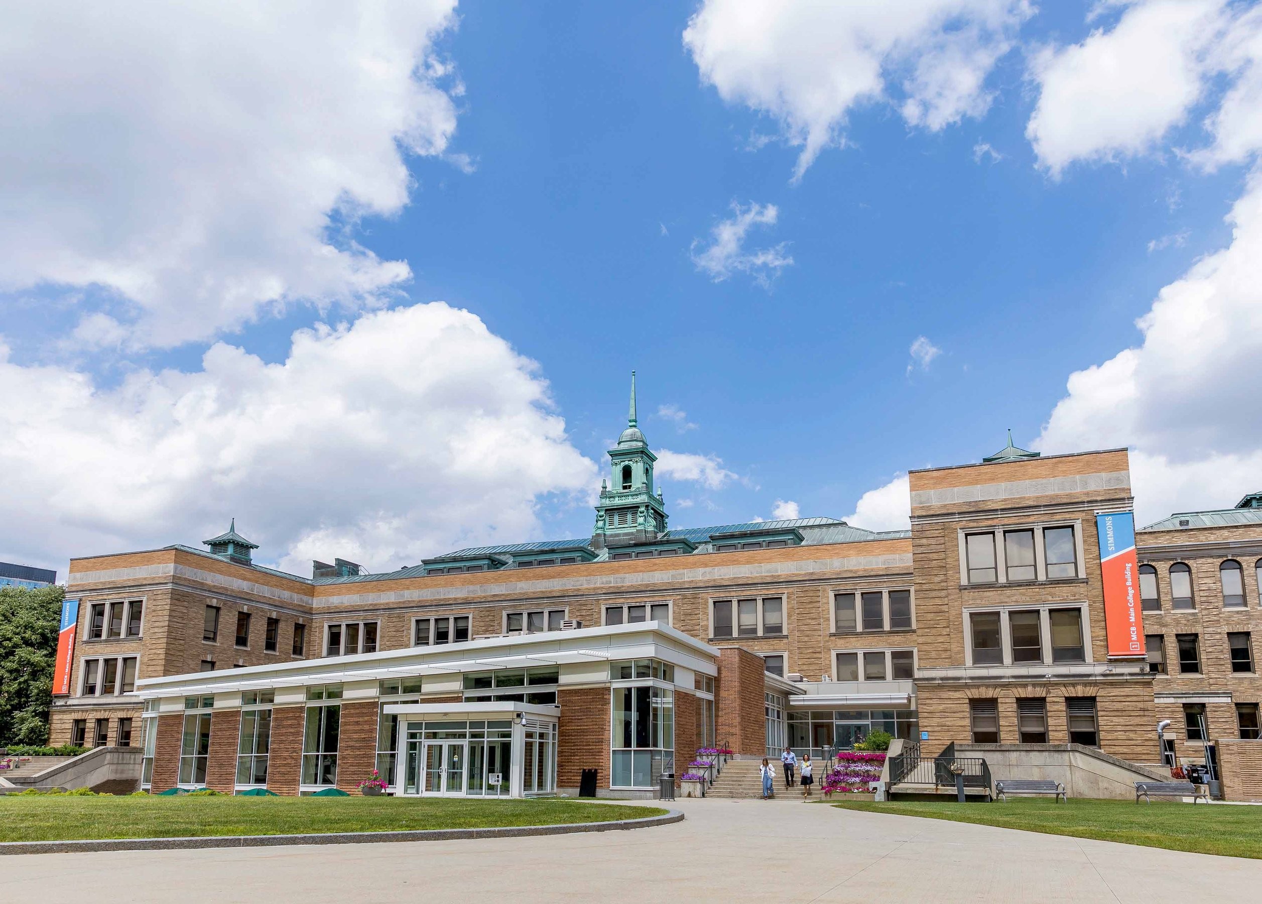 Quad entrance to Simmons University Science Building