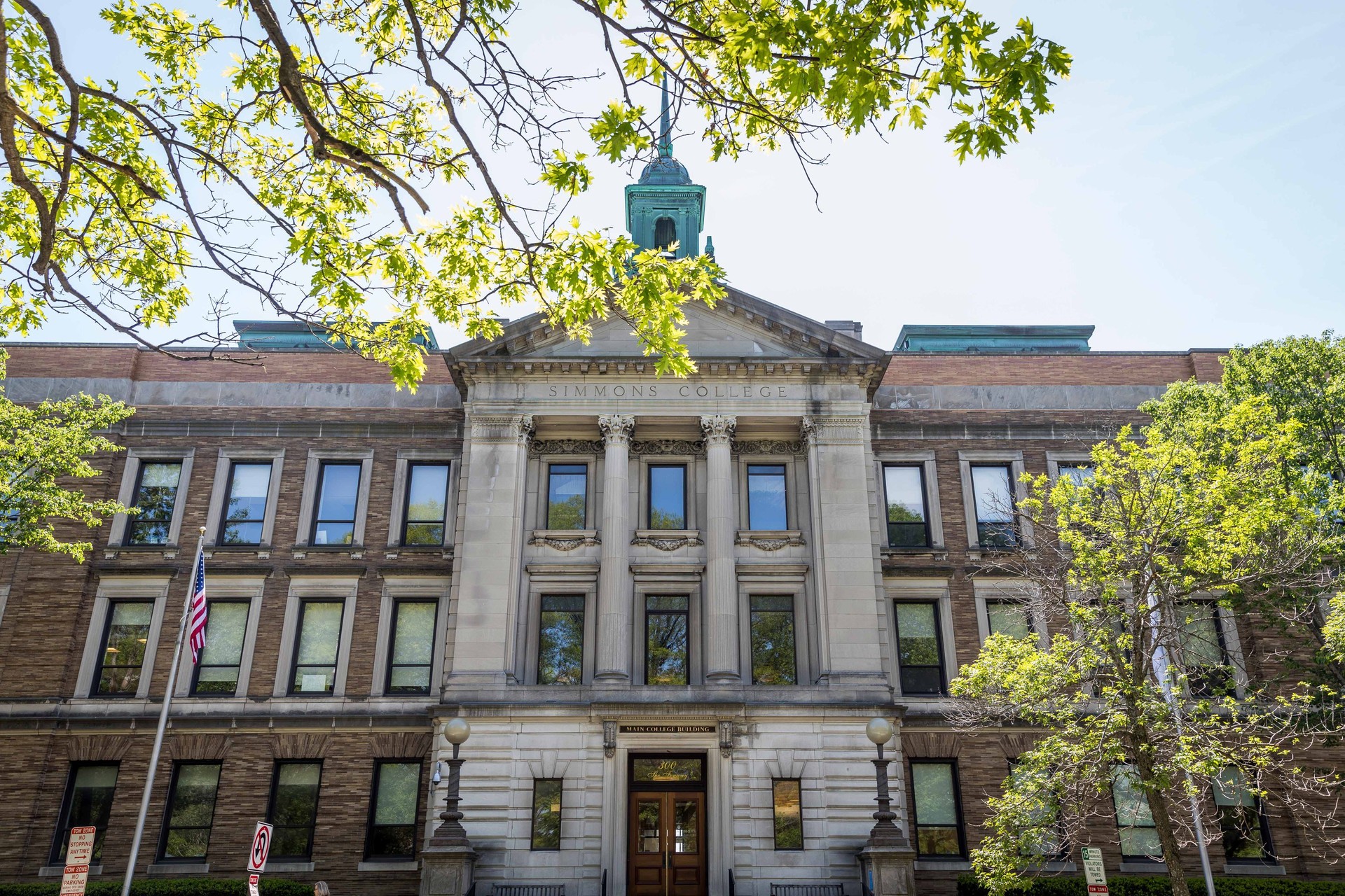 Entrance to Simmons University main building from 300 Fenway